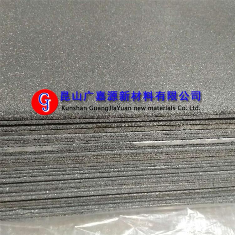 微孔泡沫鋁既可以做成各種形式的吸聲體，又可組合成各種形式的吸聲、隔聲體。