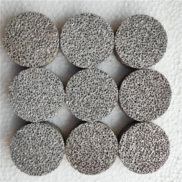 微孔泡沫鋁500x500x10mm 吸音、吸聲、消音通孔發(fā)泡鋁環(huán)保新材料 廣嘉源 GJY-AL010